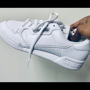 🔥 New Adidas Continental 🔥size 7